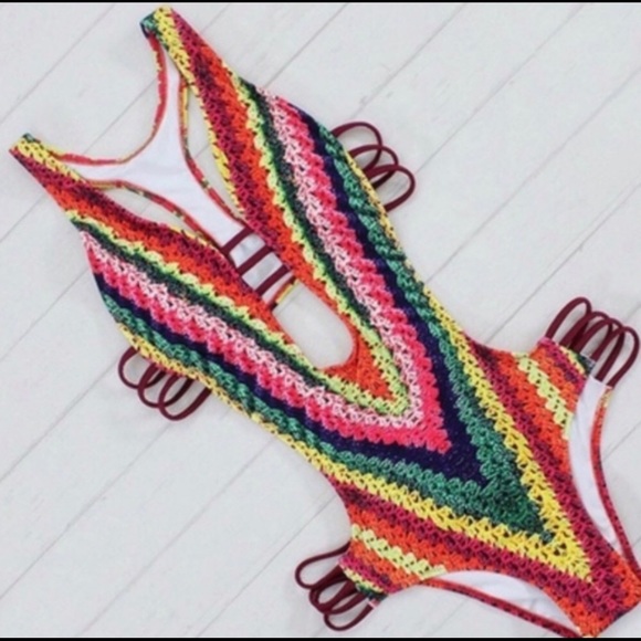 🎉HP🎉 STUNNINGLY BEAUTIFUL MONOKINI - Picture 3 of 5